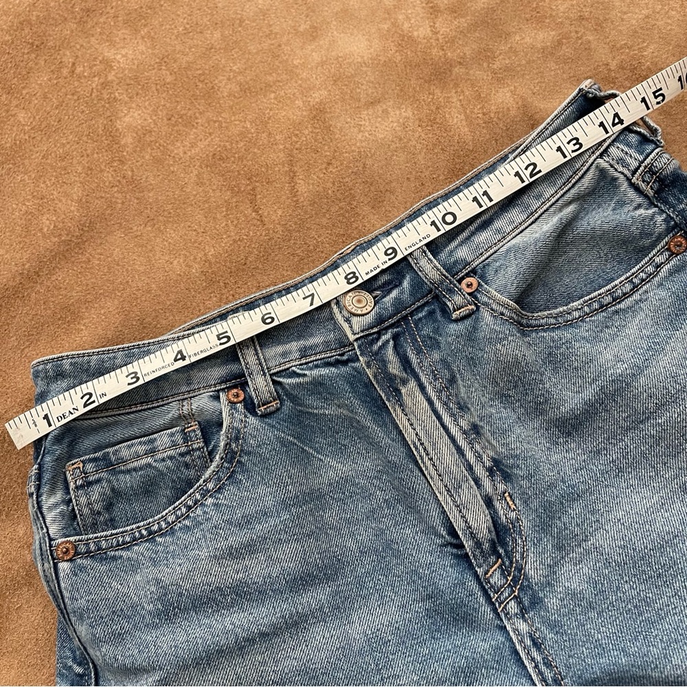 American Eagle Otfitters Strigid Ripped Distressed Mom Jean Size 4 - Picture 8 of 16